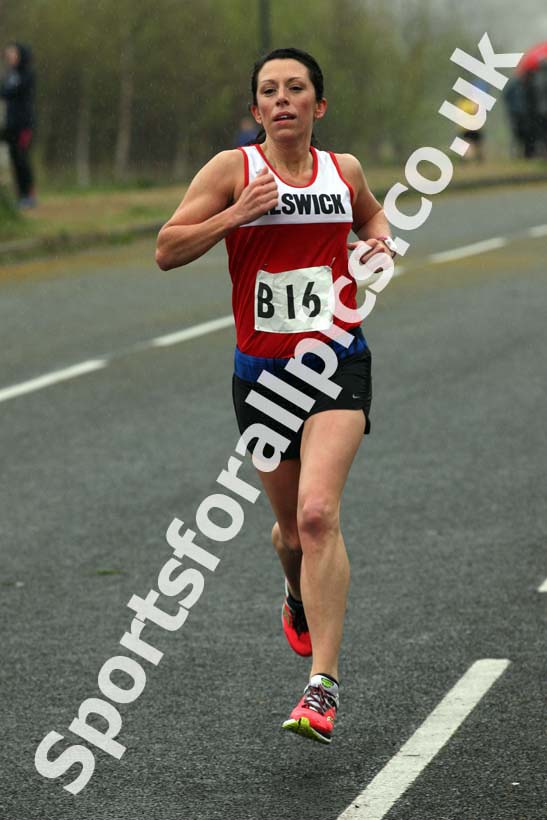 Senior womens relay, Elswick Good Friday Road Races. Photo: David T. Hewitson/Sports for All Pics